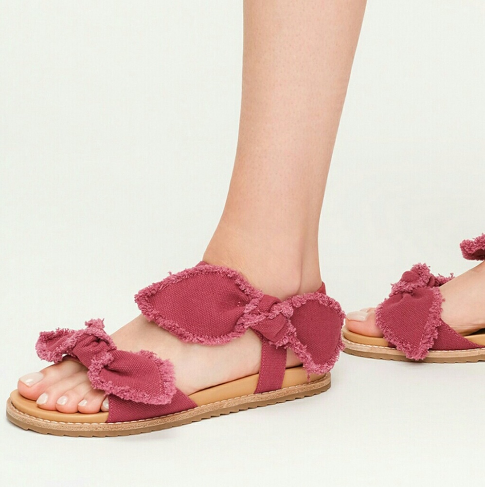 Bill Blass Camden Frayed Bow Sandal